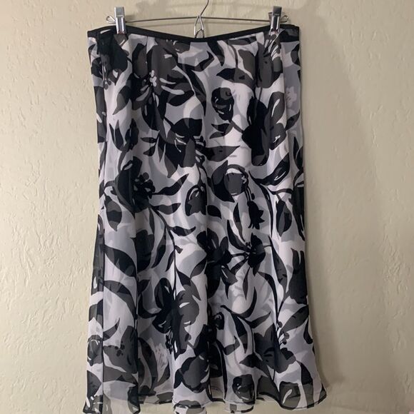 Geoffrey Beene size 10 skirt - Picture 2 of 4